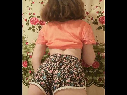 ❤️ Sexy ung babe tar av seg shortsen på kamera Hard porno hos oss no.sexuria-net.ru ❌️